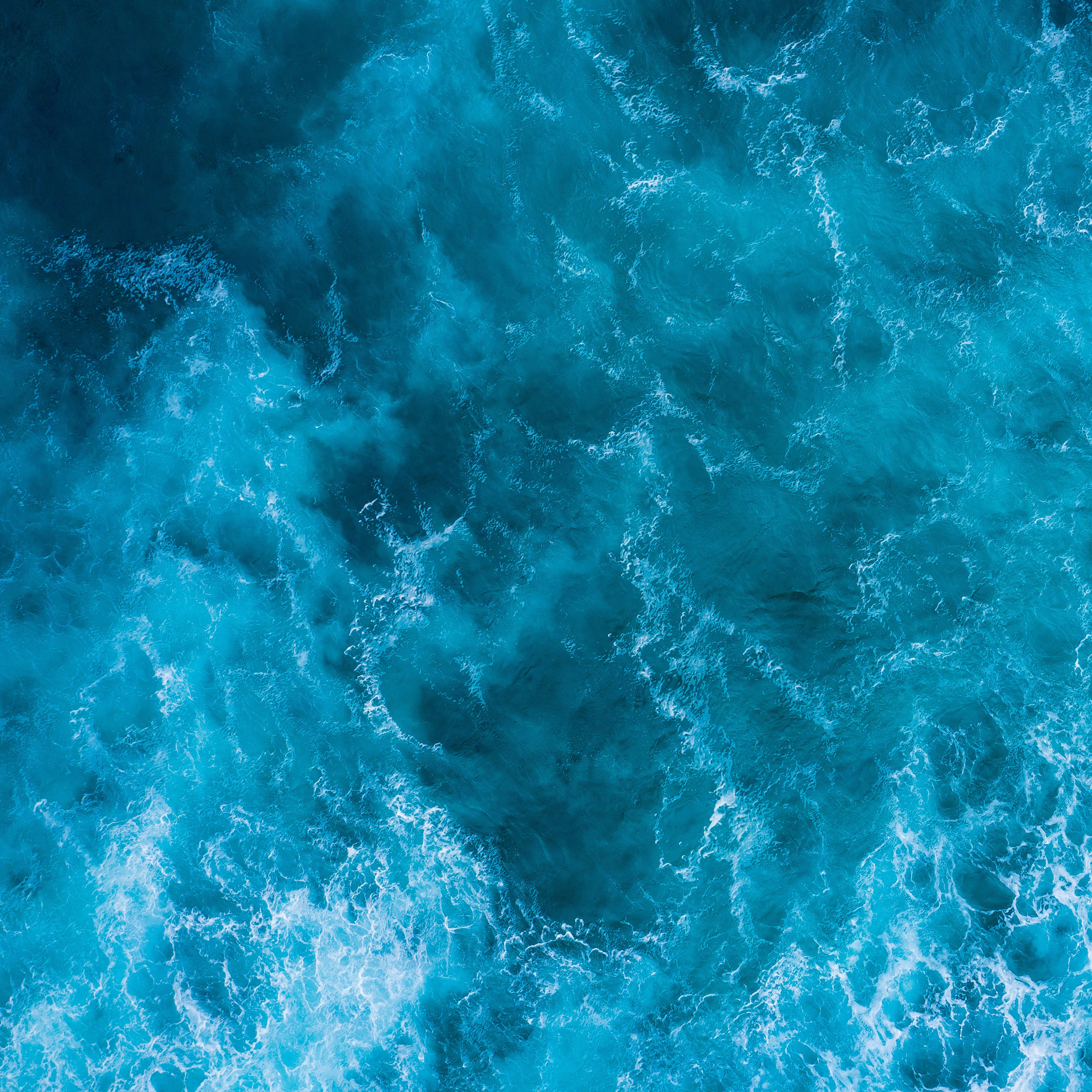 Scenery of pure turquoise seawater